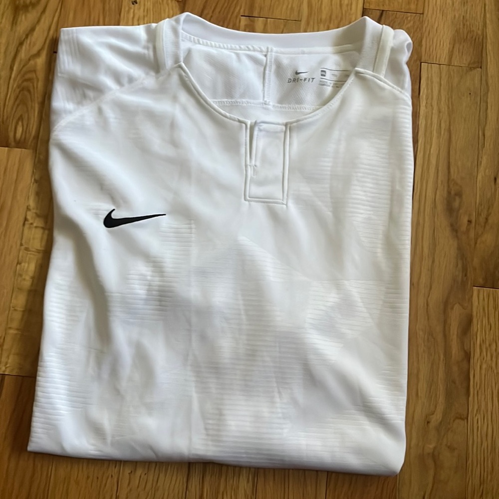 Men’s XXL Nike Dri-Fit shirt sleeve shirt